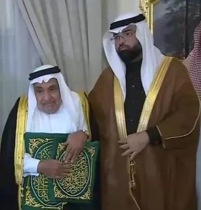 Waa kuma ninka lagu wareejiyay furaha Kacbada kadib geeridii Sheikh Salah al- shaibi.